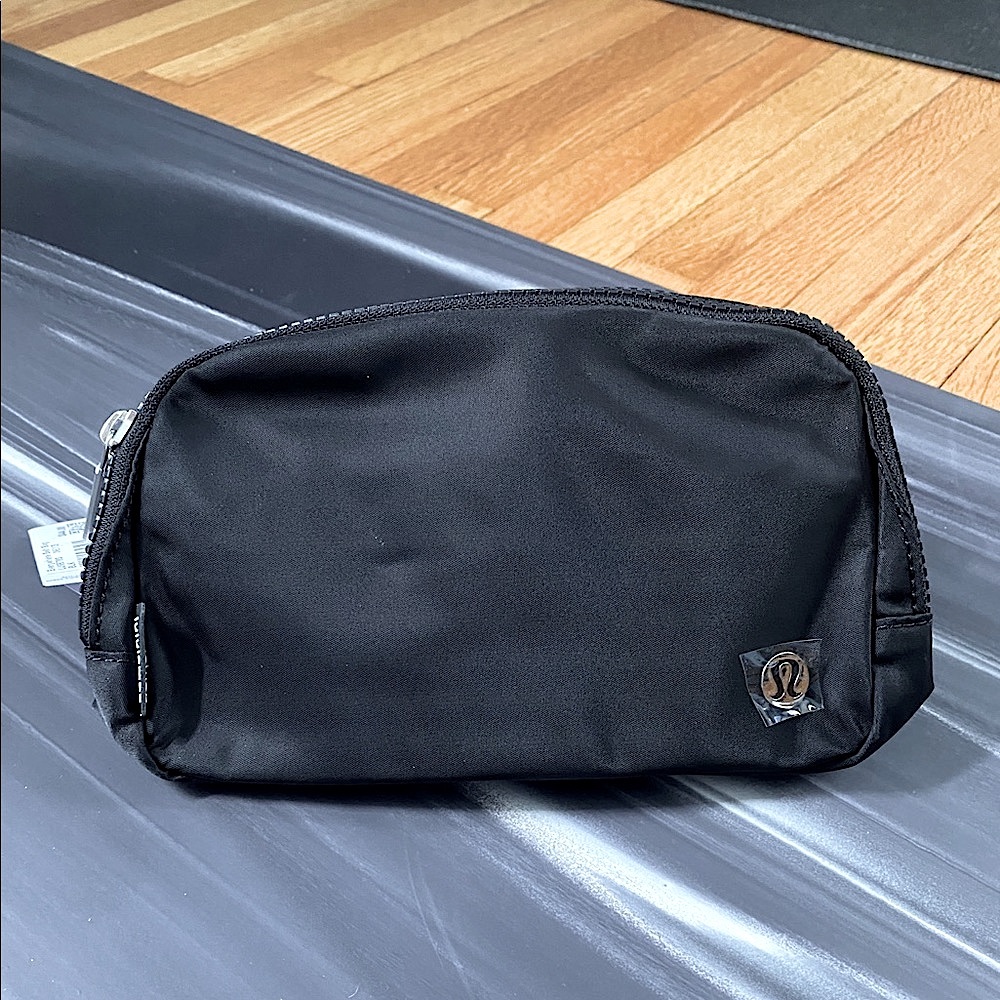 Lululemon Everywhere Belt Bag